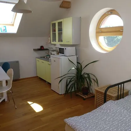 Deli's Retreat Apartment *
